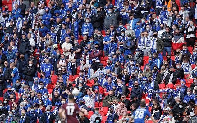 1621124622237089857.jpg 1621099692_953_FA-Cup-Final-Fans-BOO-Leicester-and-Chelsea-players-taking.jpg